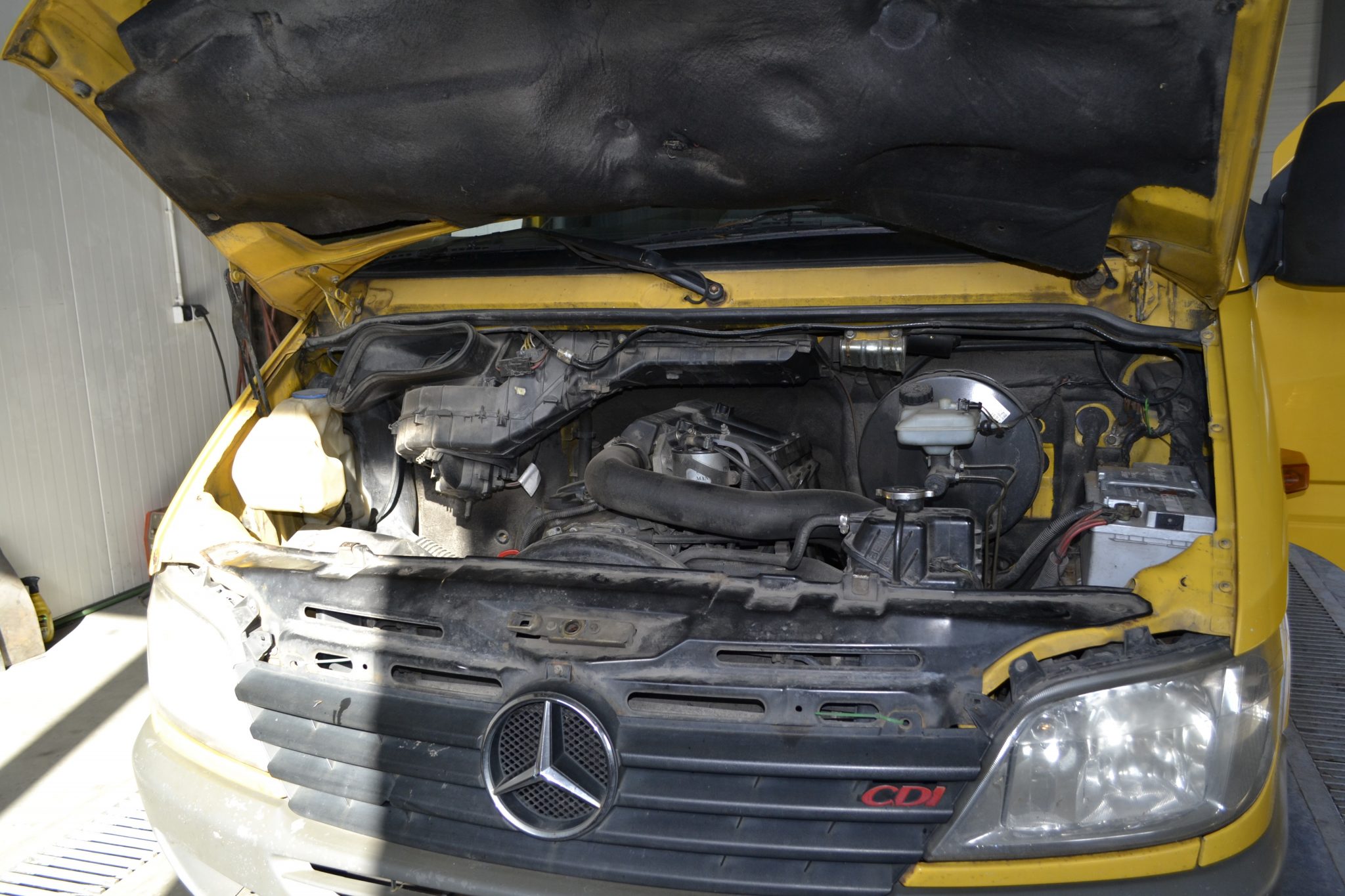 Mercedes Benz Sprinter 2004 2.2 CDI engine Belt instruction